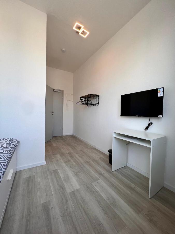 Nujen- Hotel Und Apartment Stuttgart Zuffenhausen Dış mekan fotoğraf